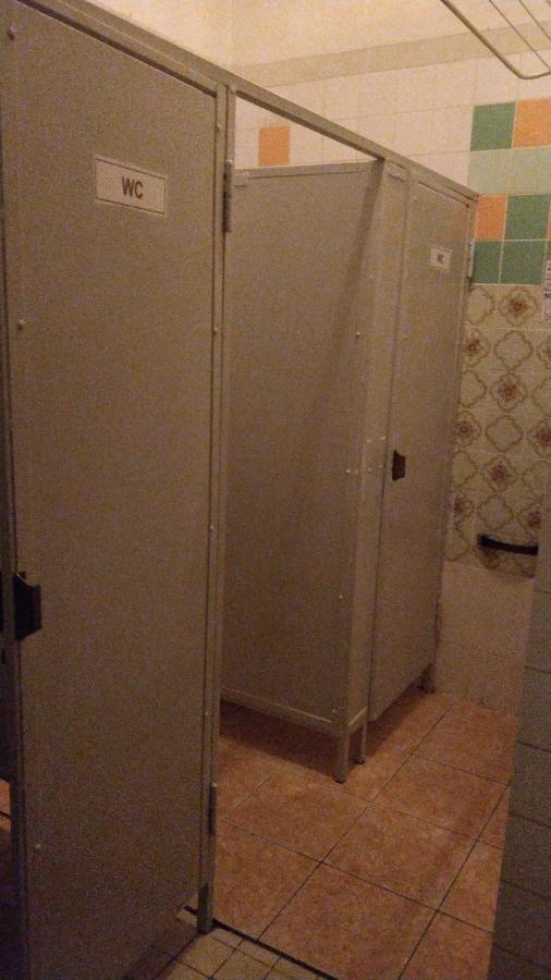 Prague "Above Train Central" Hostel Dış mekan fotoğraf