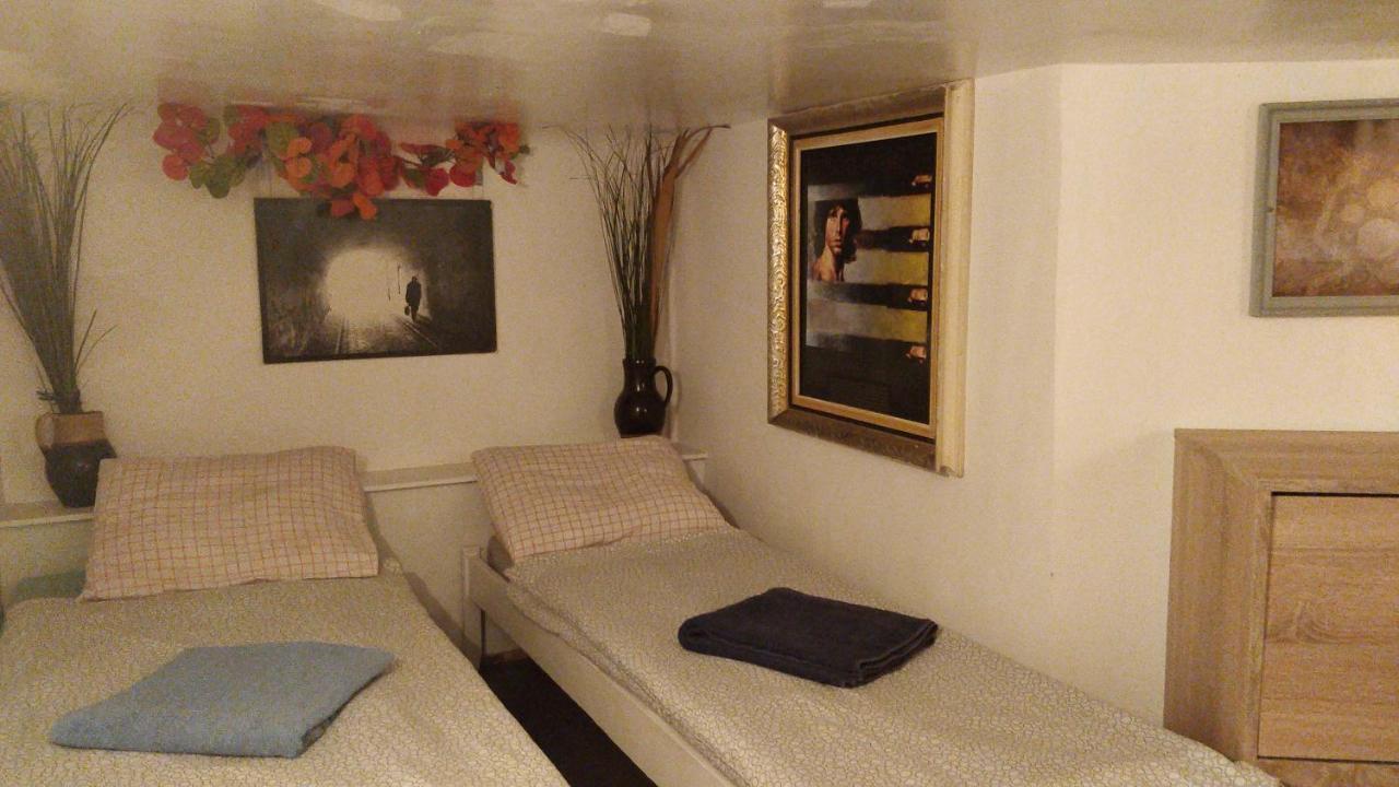 Prague "Above Train Central" Hostel Dış mekan fotoğraf